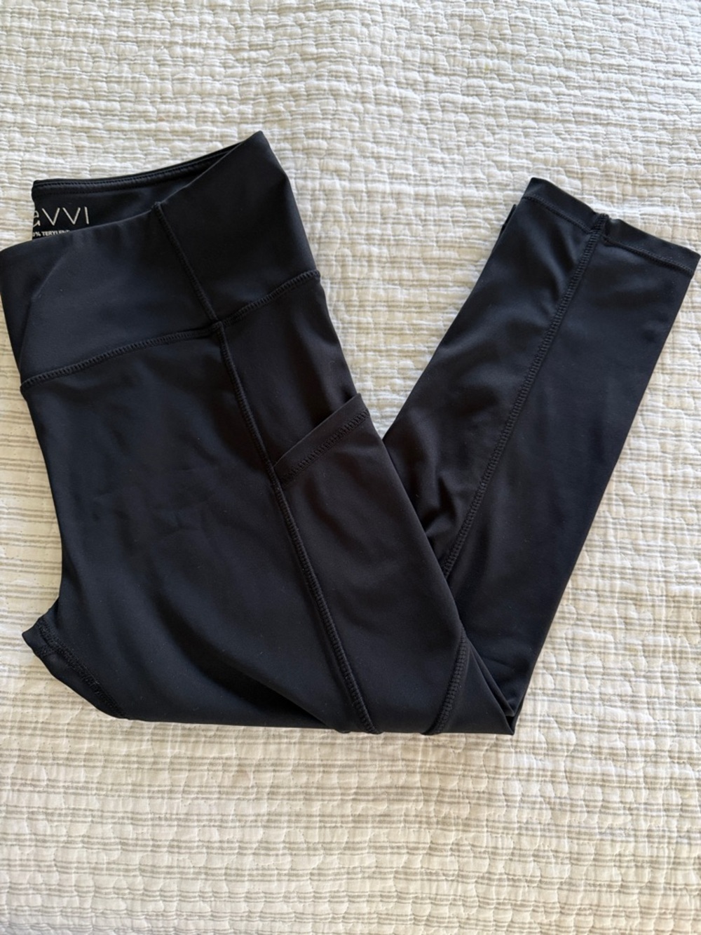 SAVVI Black Capri Leggings -Size Medium
